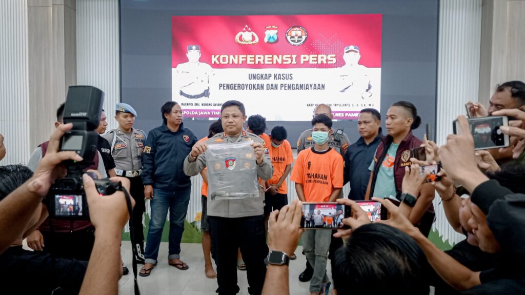 Polisi Amankan Empat Tersangka Tragedi Berdarah di Depan Masjid Agung Asy-Syuhada Pamekasan