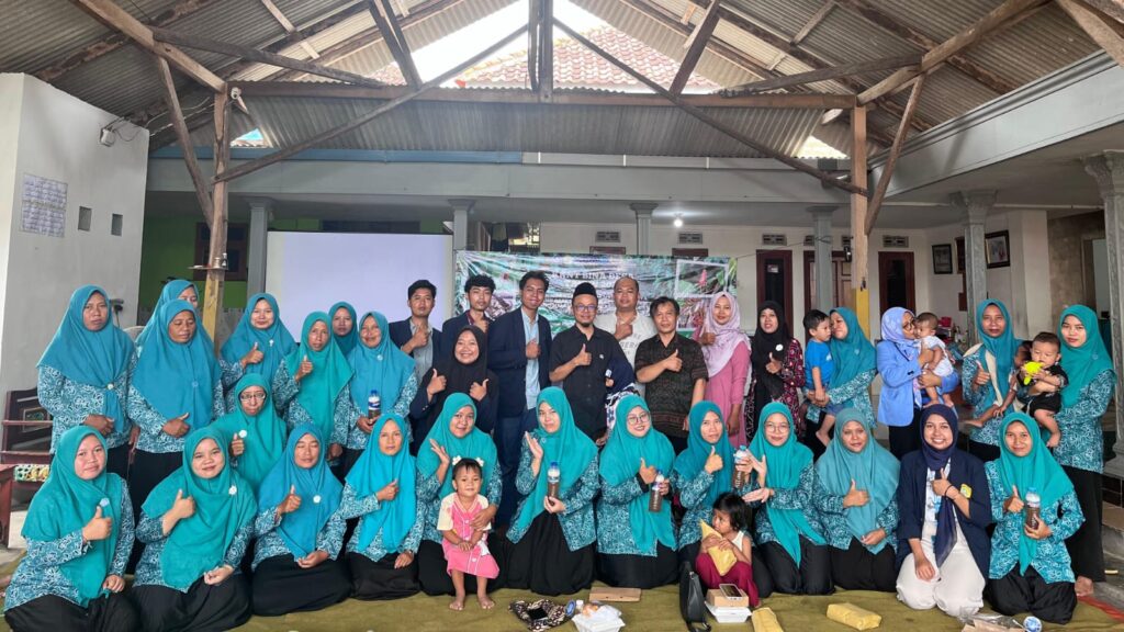 Mahasiswa KKN-T UTM dan Pemdes Kertagena Tengah Gelar Pelatihan Pembuatan Candy dan Deterjen Berbahan Alami