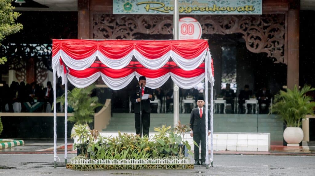 Upacara Hari Pahlawan Nasional 2025, Wabup Pamekasan Sampaikan Tiga Keteladanan Pahlawan