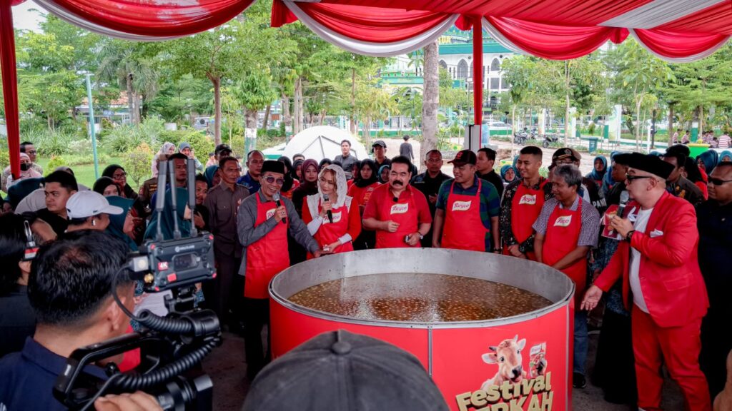 Festival Berkah Royco, Ribuan Warga Pamekasan Makan Bareng Inul dan Adam di Arek Lancor